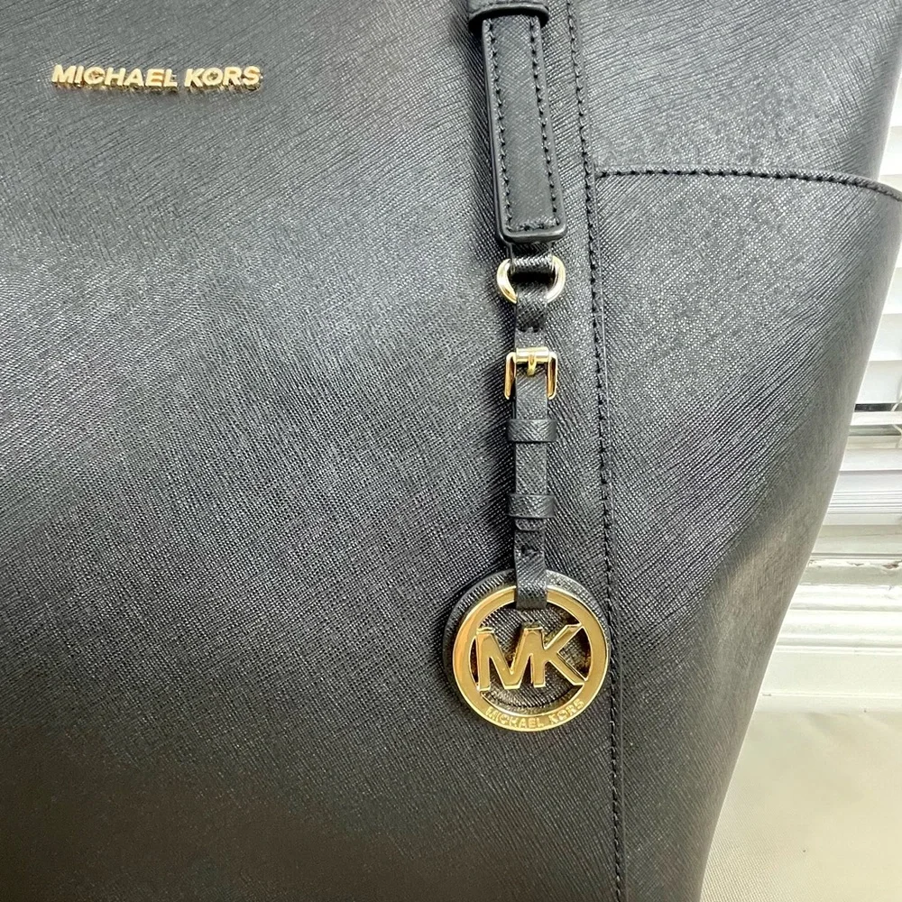 Michael Kors Jet Set East-West Tote Bag - Picture 4 of 9